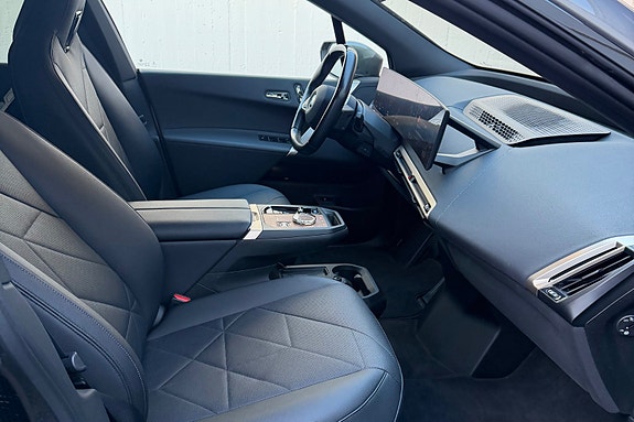 BMW iX 9 of 15
