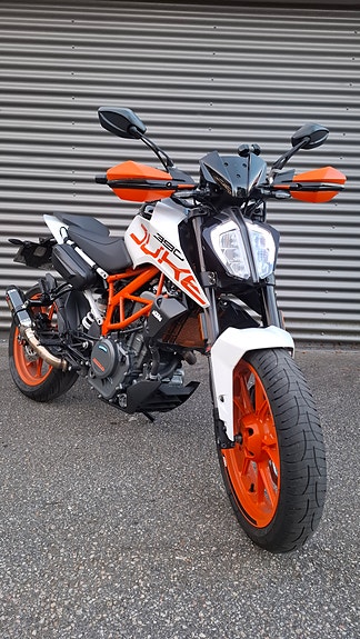 KTM 390 Duke 2 of 18