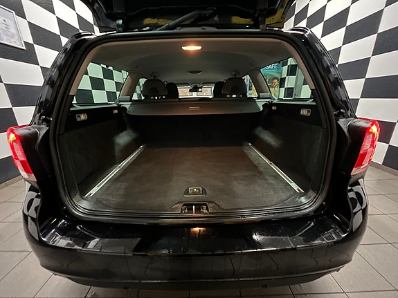 Volvo V70 12 of 30