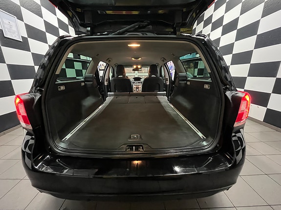 Volvo V70 13 of 30