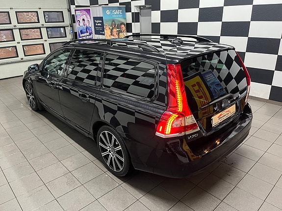Volvo V70 11 of 30