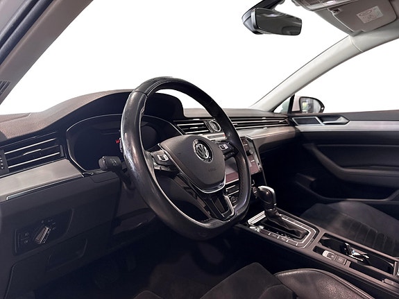 Volkswagen Passat 6 of 22