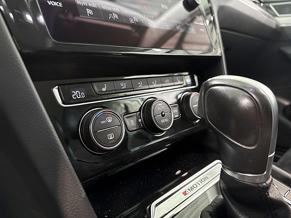 Volkswagen Passat 16 of 22