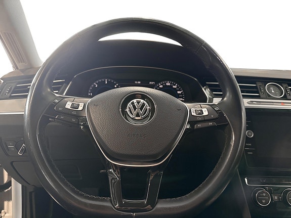 Volkswagen Passat 8 of 22