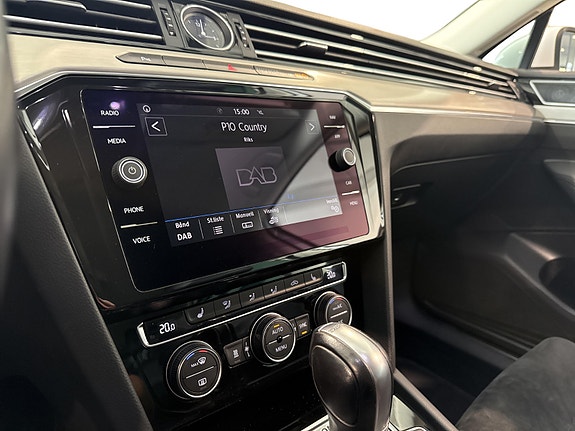 Volkswagen Passat 11 of 22