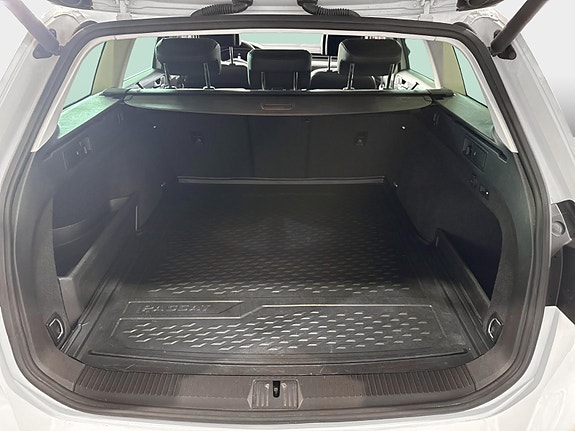 Volkswagen Passat 5 of 22