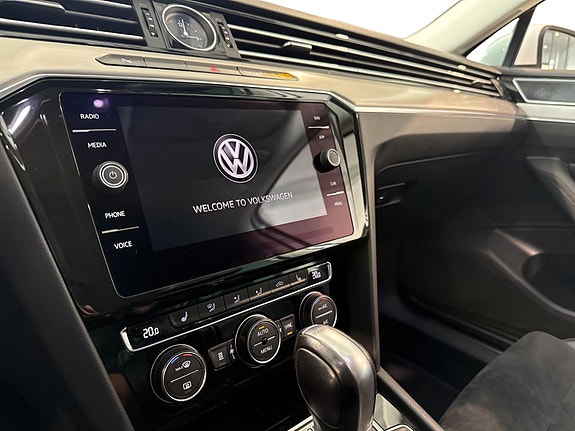 Volkswagen Passat 10 of 22