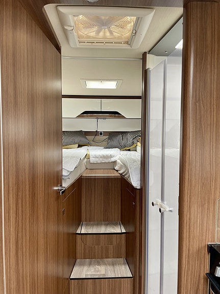 Hymer B 680 MC 2023 – NY 2,0 L MOTOR | 24.000 KM | LITHIUM | 1500 W INVERTER | SENKESENG | TV 23 of 30