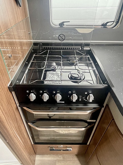 Hymer B 680 MC 2023 – NY 2,0 L MOTOR | 24.000 KM | LITHIUM | 1500 W INVERTER | SENKESENG | TV 19 of 30
