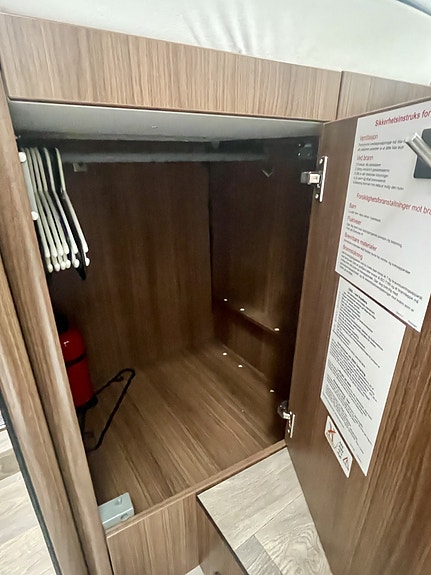 Hymer B 680 MC 2023 – NY 2,0 L MOTOR | 24.000 KM | LITHIUM | 1500 W INVERTER | SENKESENG | TV 27 of 30