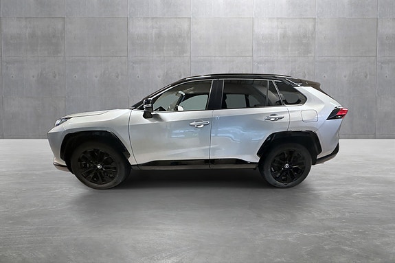 Toyota RAV4 2 of 20