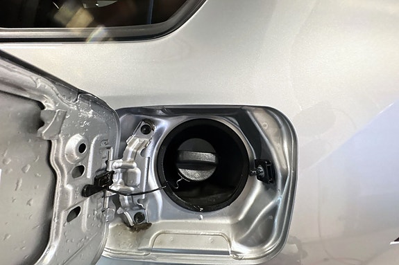 Toyota RAV4 9 of 20