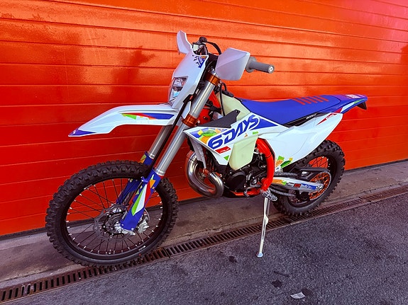 KTM 300 EXC 6DAYS 8 of 16
