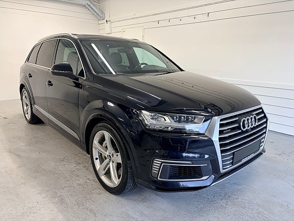 Audi Q7 2 of 30