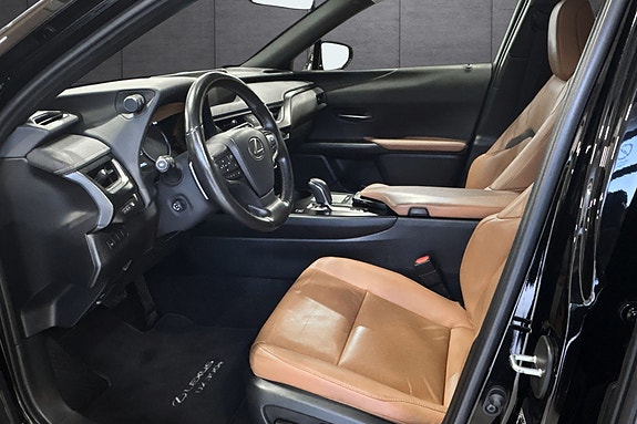 Lexus UX300e 11 of 27