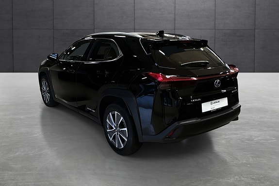 Lexus UX300e 3 of 27