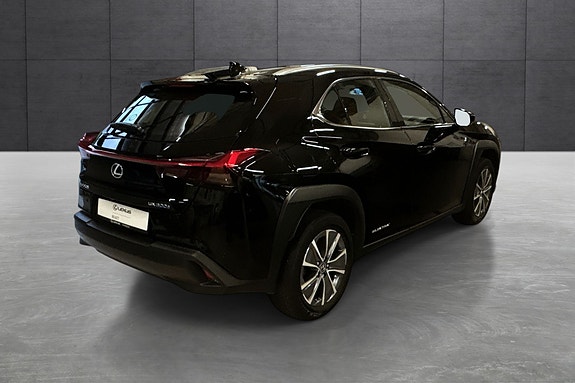 Lexus UX300e 5 of 27