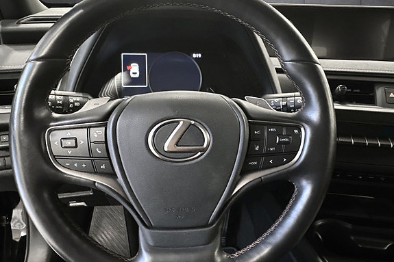Lexus UX300e 12 of 27