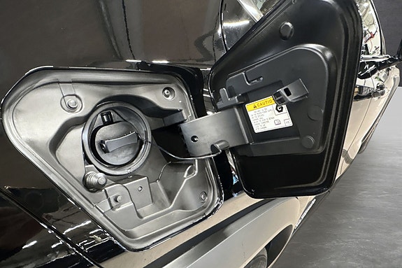 Lexus UX300e 9 of 27