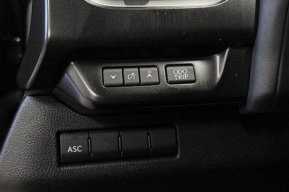 Lexus UX300e 25 of 27