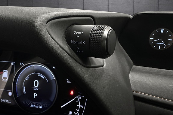 Lexus UX300e 27 of 27