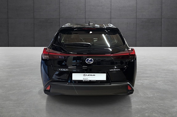 Lexus UX300e 4 of 27