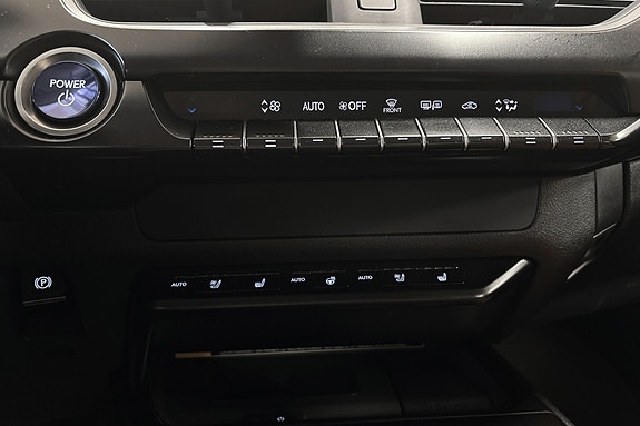 Lexus UX300e 22 of 27