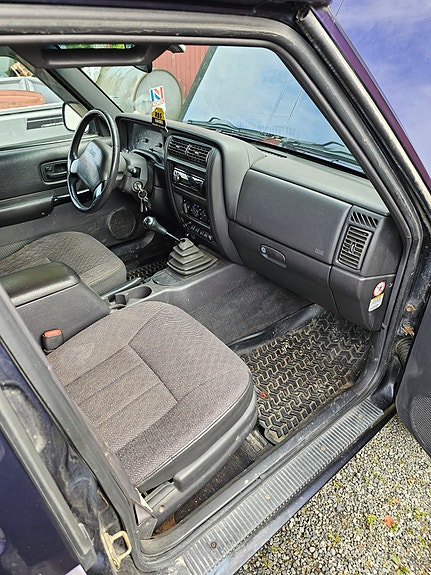 Jeep Cherokee 11 of 24