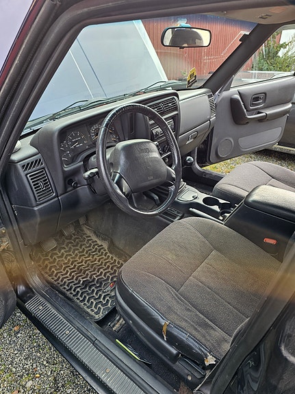 Jeep Cherokee 9 of 24