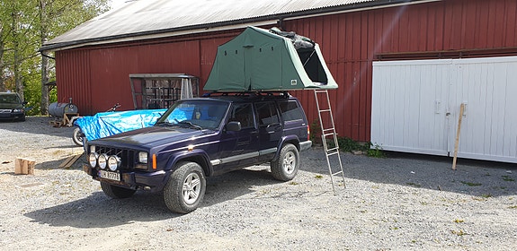 Jeep Cherokee 16 of 24