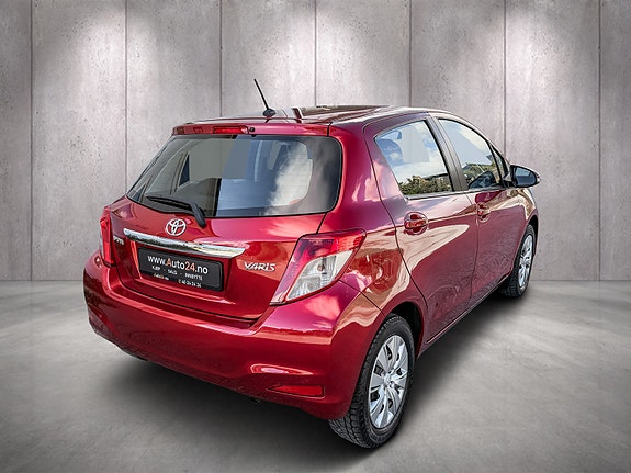 Toyota Yaris 4 of 11