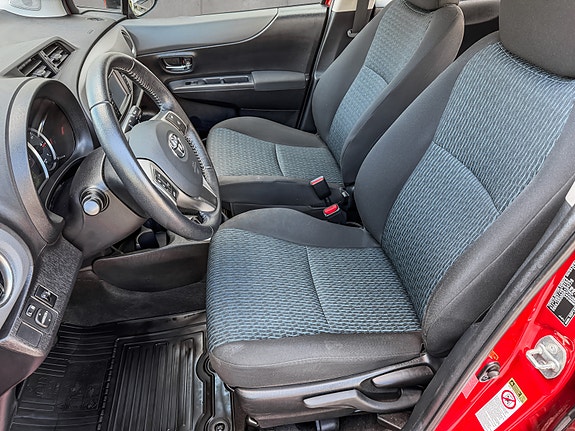 Toyota Yaris 7 of 11