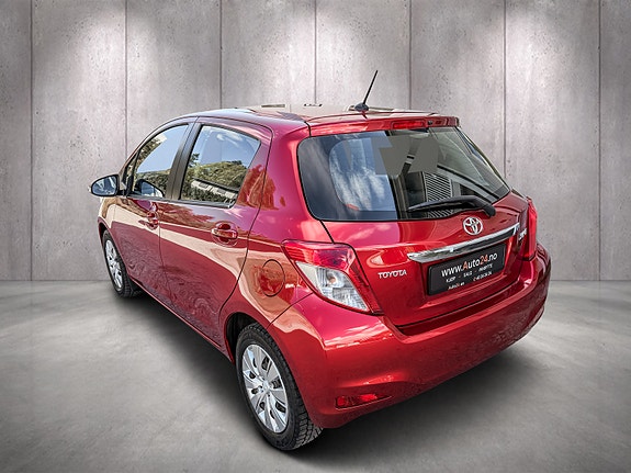 Toyota Yaris 3 of 11
