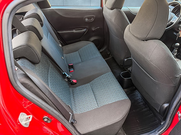 Toyota Yaris 9 of 11
