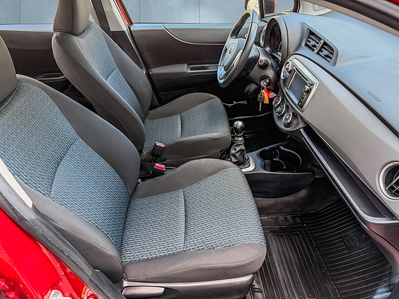 Toyota Yaris 8 of 11