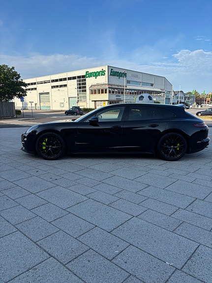 Porsche Panamera 2 of 18