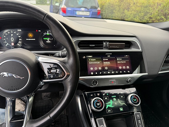 Jaguar I-PACE 15 of 20