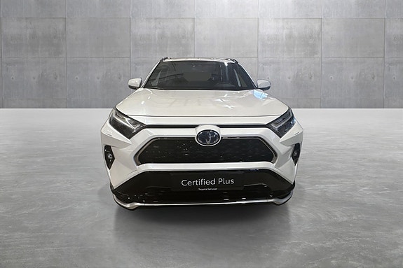 Toyota RAV4 8 of 20