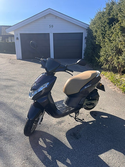 Peugeot Kisbee 2 of 17