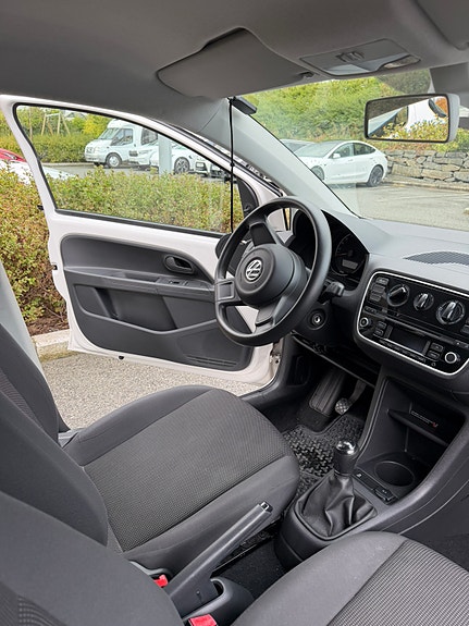 Volkswagen UP! 7 of 11