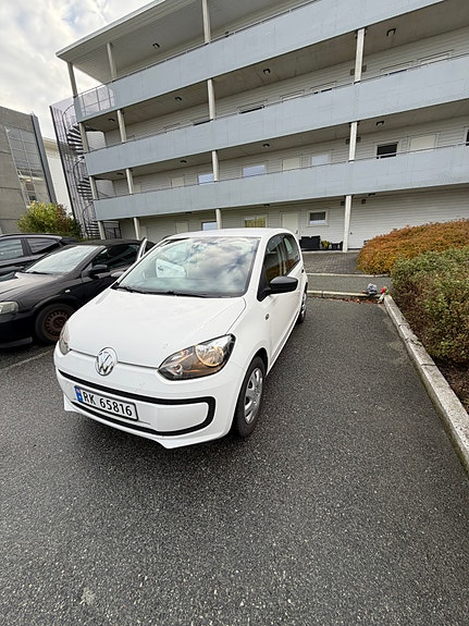 Volkswagen UP! 2 of 11
