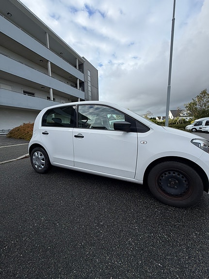 Volkswagen UP! 3 of 11