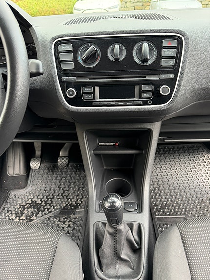 Volkswagen UP! 8 of 11