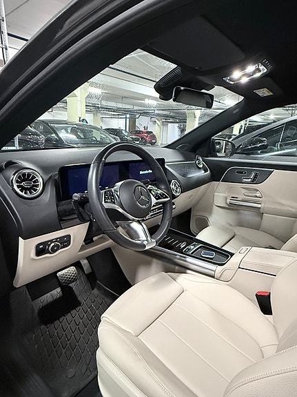 Mercedes-Benz EQA300 3 of 3