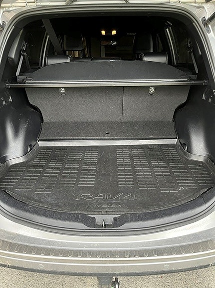 Toyota RAV4 7 of 13