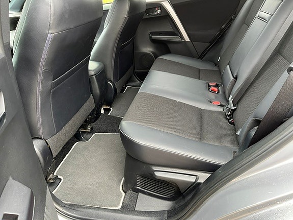 Toyota RAV4 5 of 13