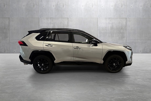 Toyota RAV4 6 of 28