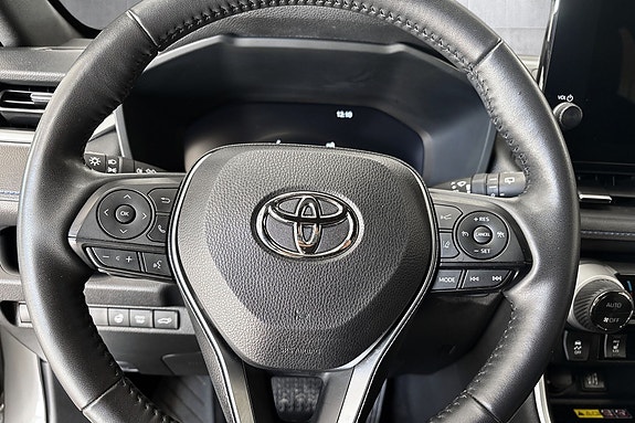 Toyota RAV4 11 of 28
