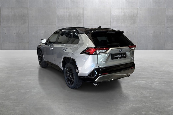 Toyota RAV4 3 of 28