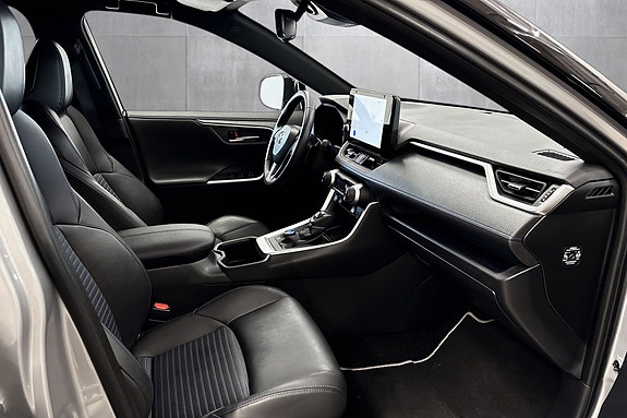 Toyota RAV4 14 of 28
